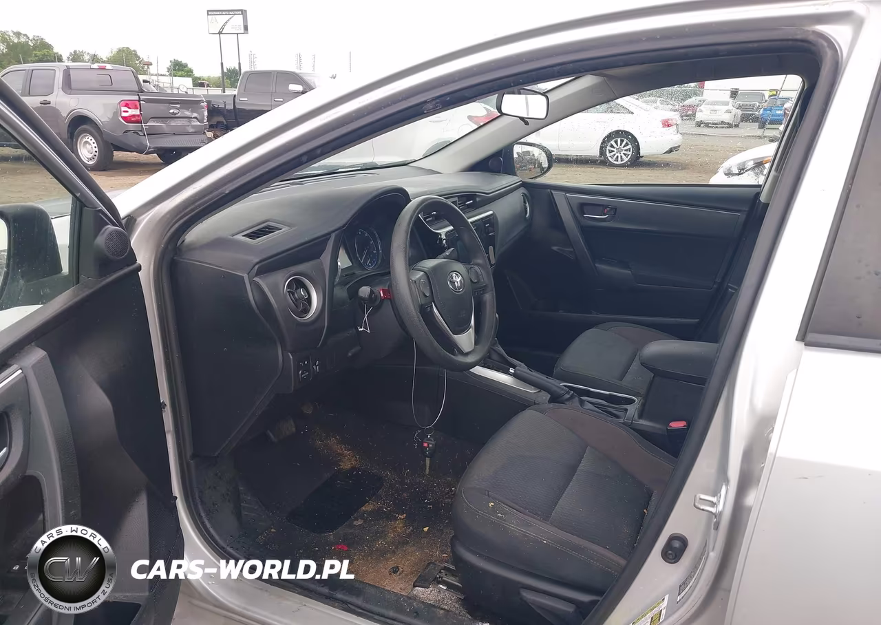 2017 Toyota Corolla Le VIN:5YFBURHE6HP581314 - 17