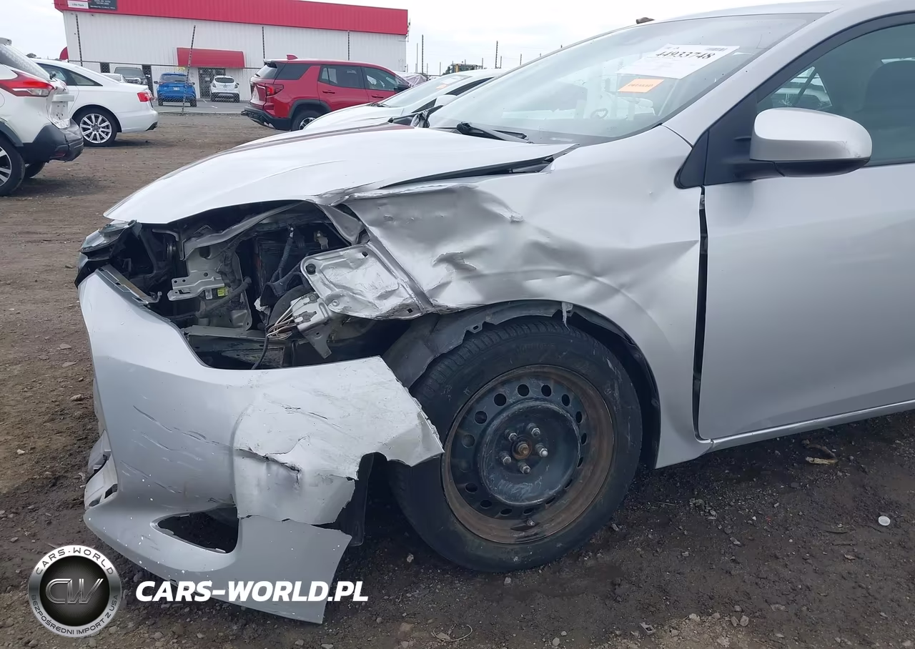 2017 Toyota Corolla Le VIN:5YFBURHE6HP581314 - 18