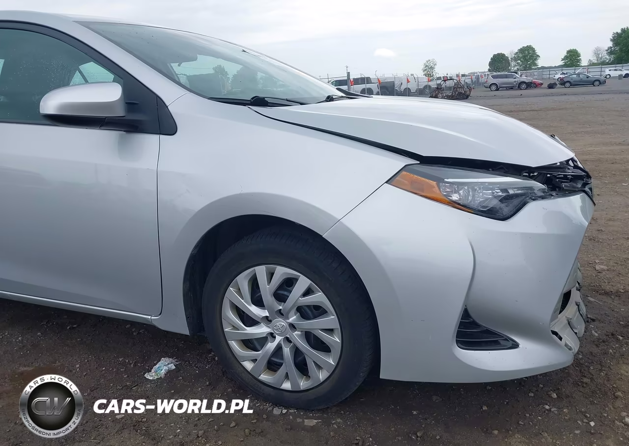 2017 Toyota Corolla Le VIN:5YFBURHE6HP581314 - 19