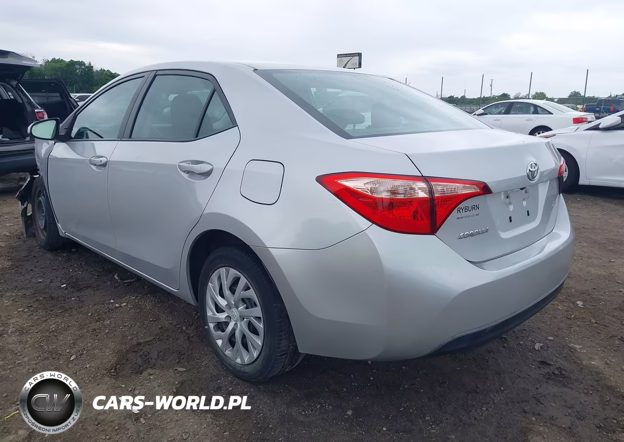 2017 Toyota Corolla Le VIN:5YFBURHE6HP581314 - 3