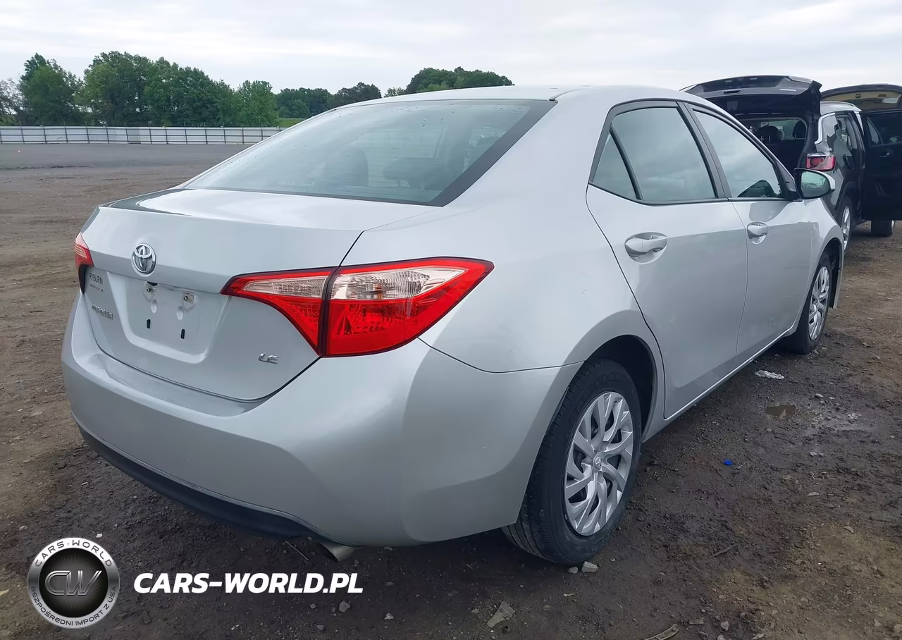 2017 Toyota Corolla Le VIN:5YFBURHE6HP581314 - 4