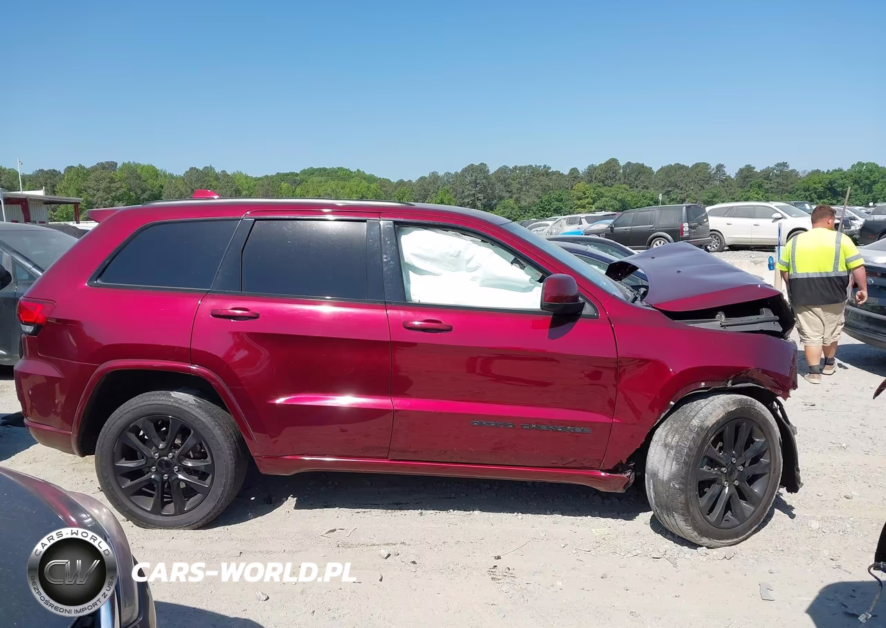 2017 Jeep Grand Cherokee Altitude 4X4 VIN:1C4RJFAGXHC821314 - 12