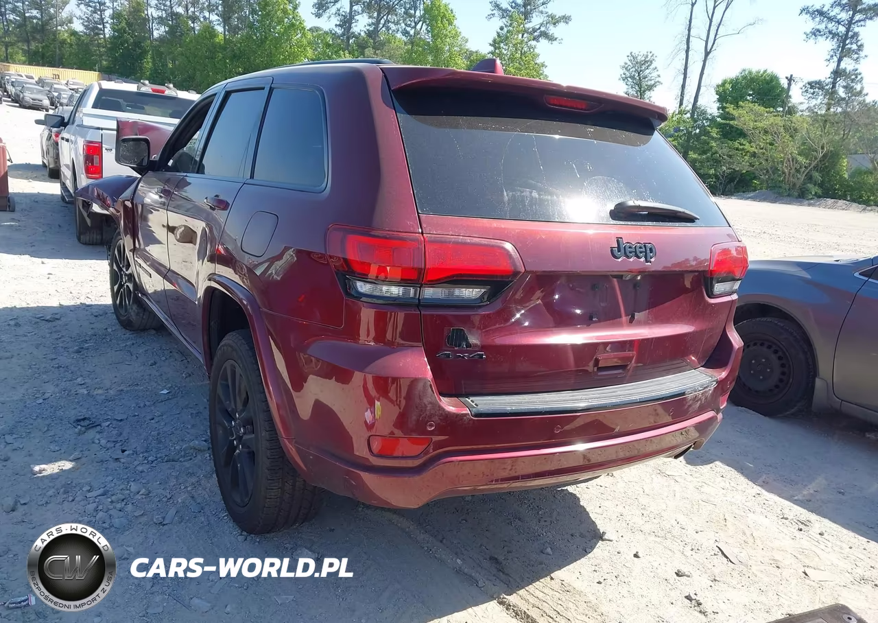 2017 Jeep Grand Cherokee Altitude 4X4 VIN:1C4RJFAGXHC821314 - 3