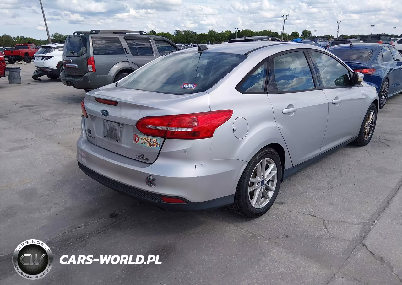 2016 Ford Focus Se VIN:1FADP3F29GL341001 - 4