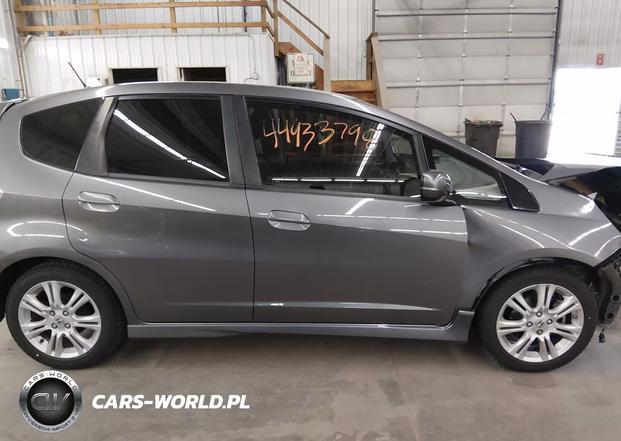 2011 Honda Fit Sport VIN:JHMGE8H51BS005180 - 13
