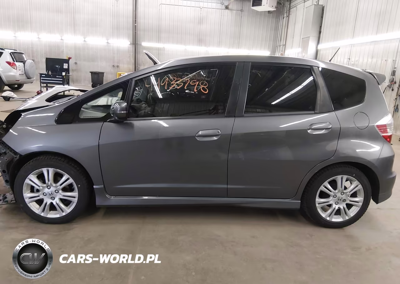 2011 Honda Fit Sport VIN:JHMGE8H51BS005180 - 14
