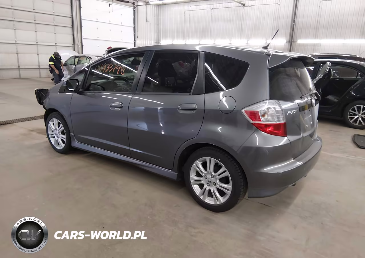 2011 Honda Fit Sport VIN:JHMGE8H51BS005180 - 3
