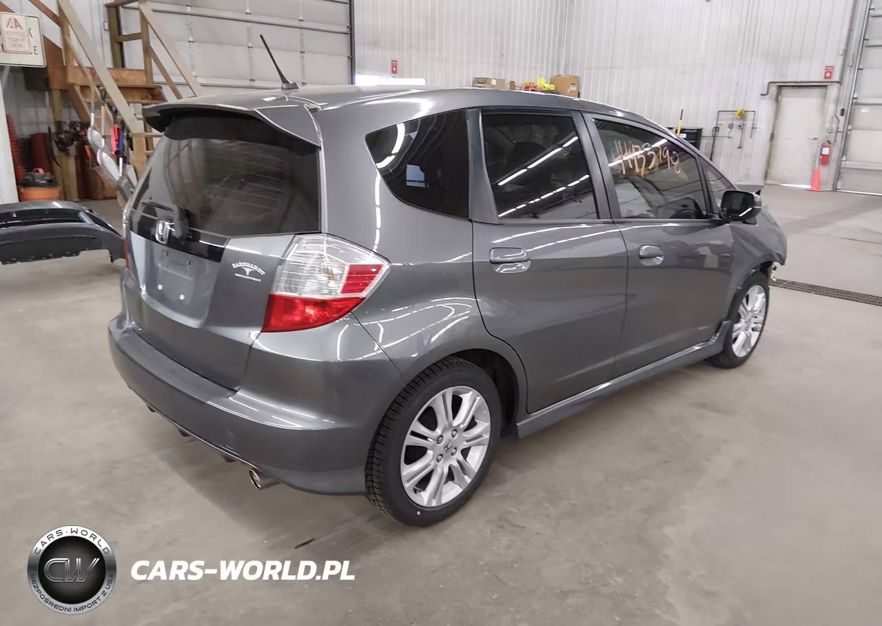 2011 Honda Fit Sport VIN:JHMGE8H51BS005180 - 4