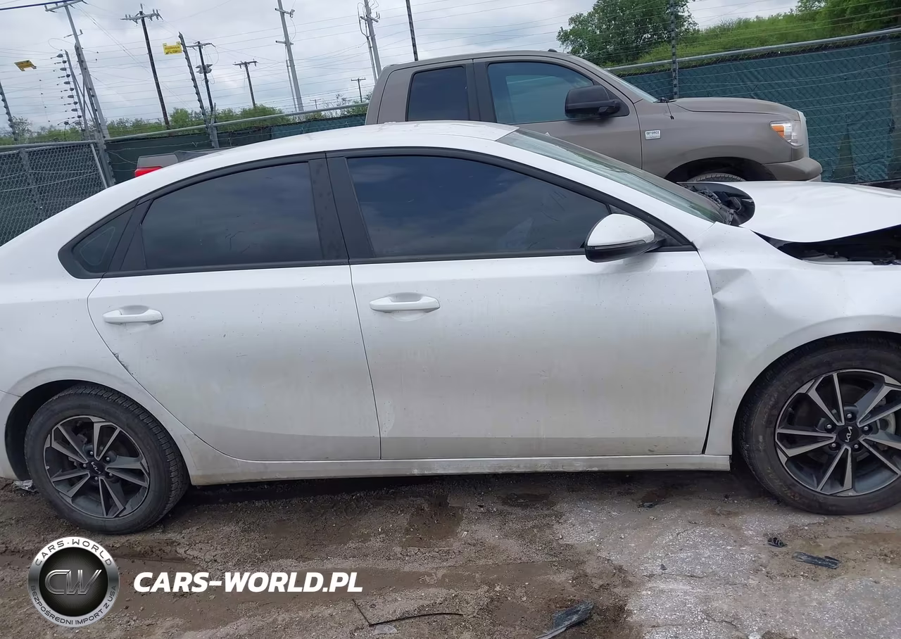 2023 Kia Forte Lxs VIN:3KPF24AD5PE637139 - 13