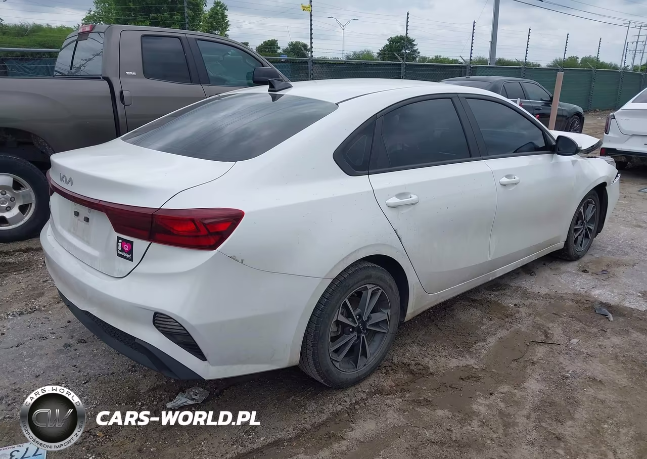 2023 Kia Forte Lxs VIN:3KPF24AD5PE637139 - 4