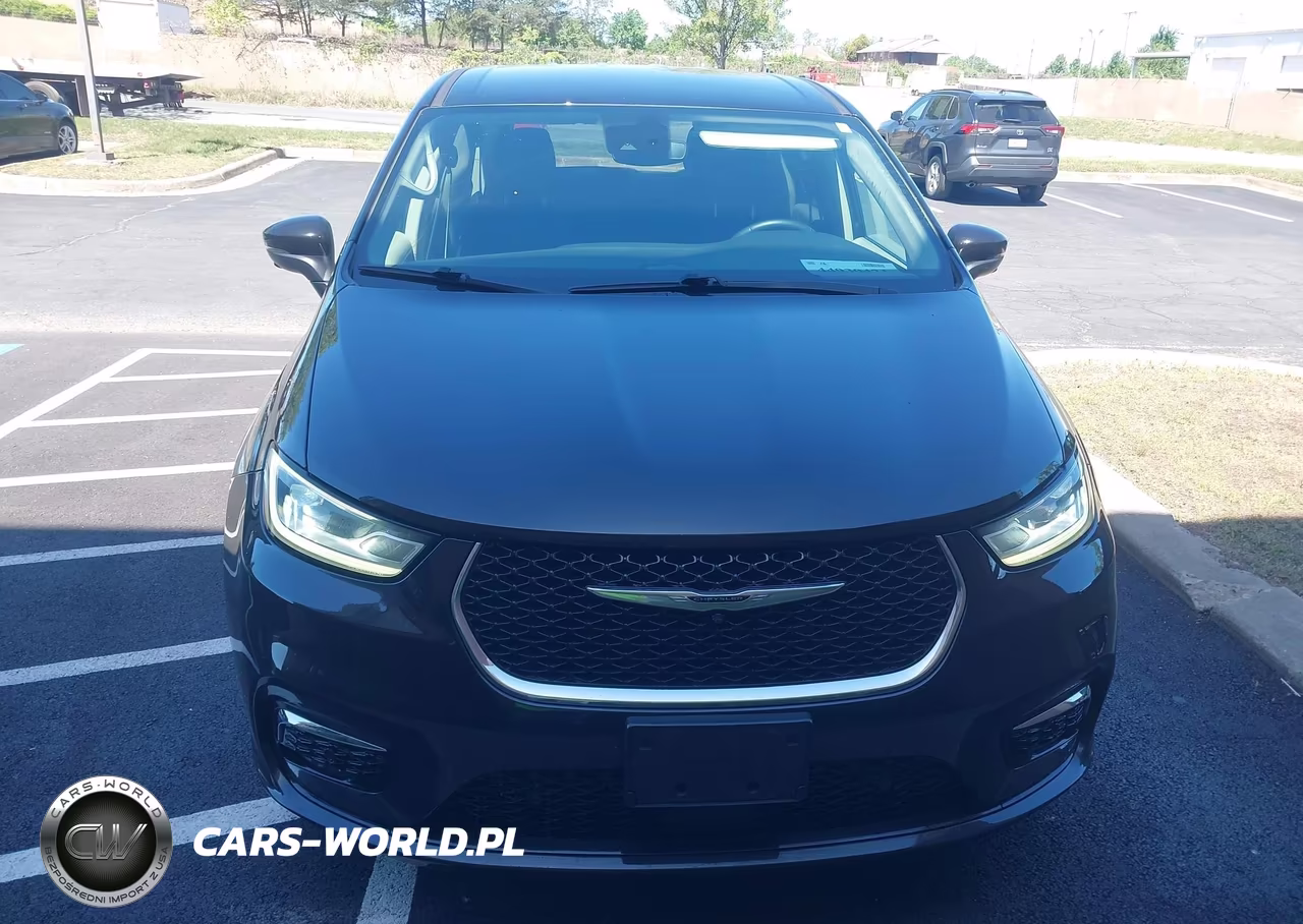 2023 Chrysler Pacifica Hybrid Touring L VIN:2C4RC1L79PR518248 - 11