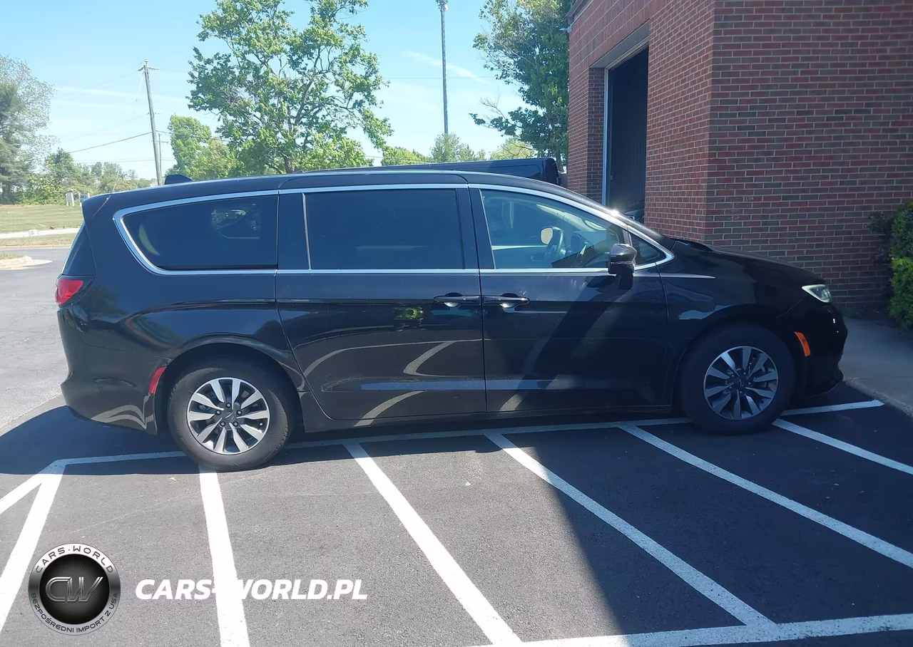 2023 Chrysler Pacifica Hybrid Touring L VIN:2C4RC1L79PR518248 - 12