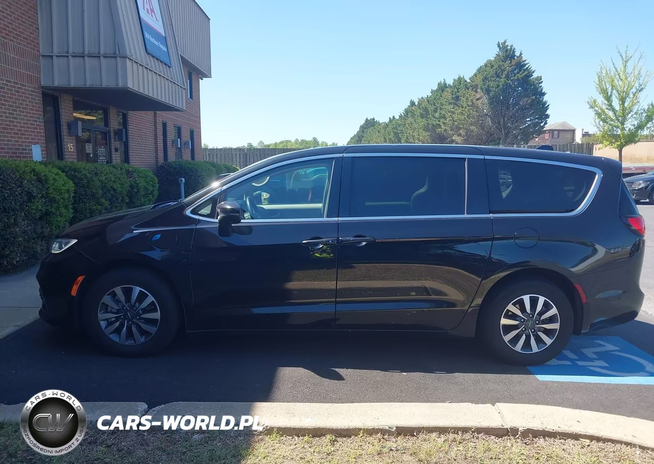 2023 Chrysler Pacifica Hybrid Touring L VIN:2C4RC1L79PR518248 - 13