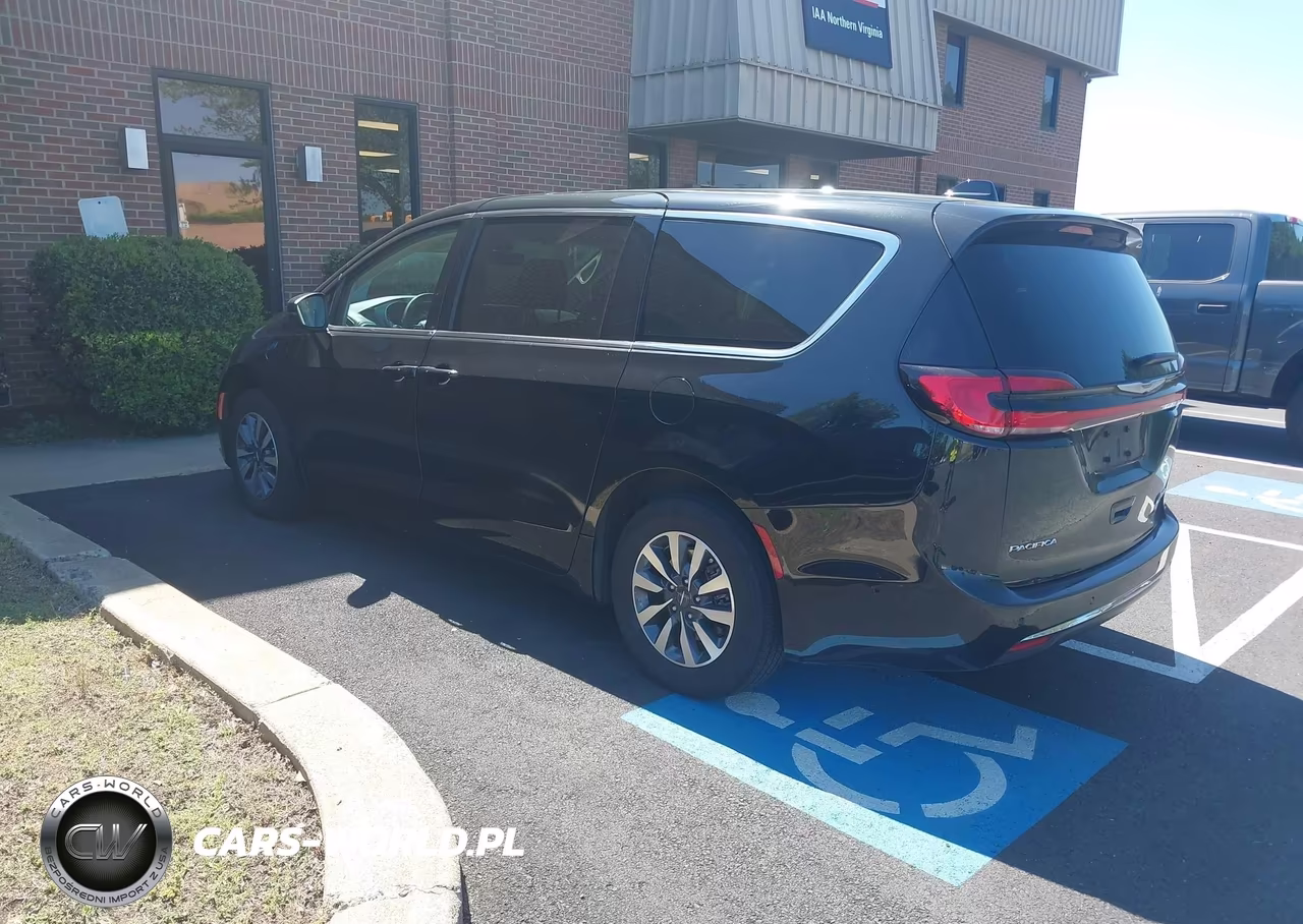 2023 Chrysler Pacifica Hybrid Touring L VIN:2C4RC1L79PR518248 - 3