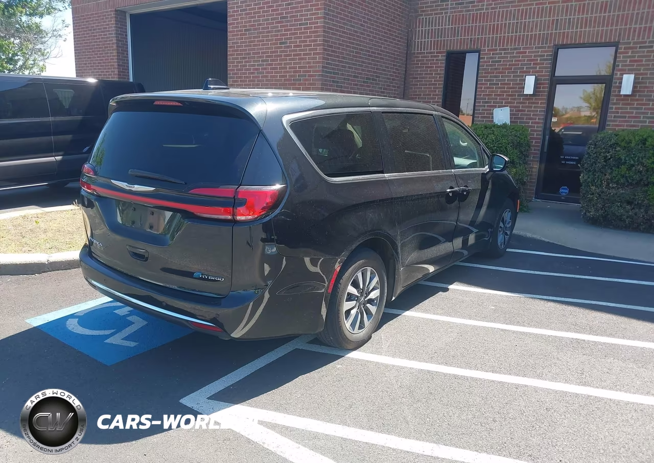 2023 Chrysler Pacifica Hybrid Touring L VIN:2C4RC1L79PR518248 - 4