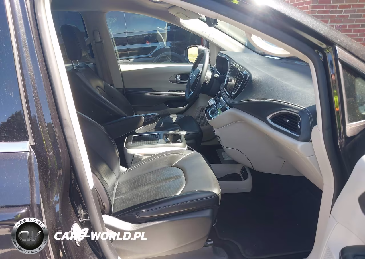 2023 Chrysler Pacifica Hybrid Touring L VIN:2C4RC1L79PR518248 - 5