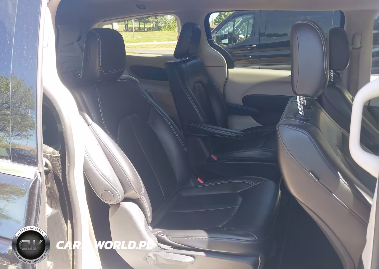 2023 Chrysler Pacifica Hybrid Touring L VIN:2C4RC1L79PR518248 - 8