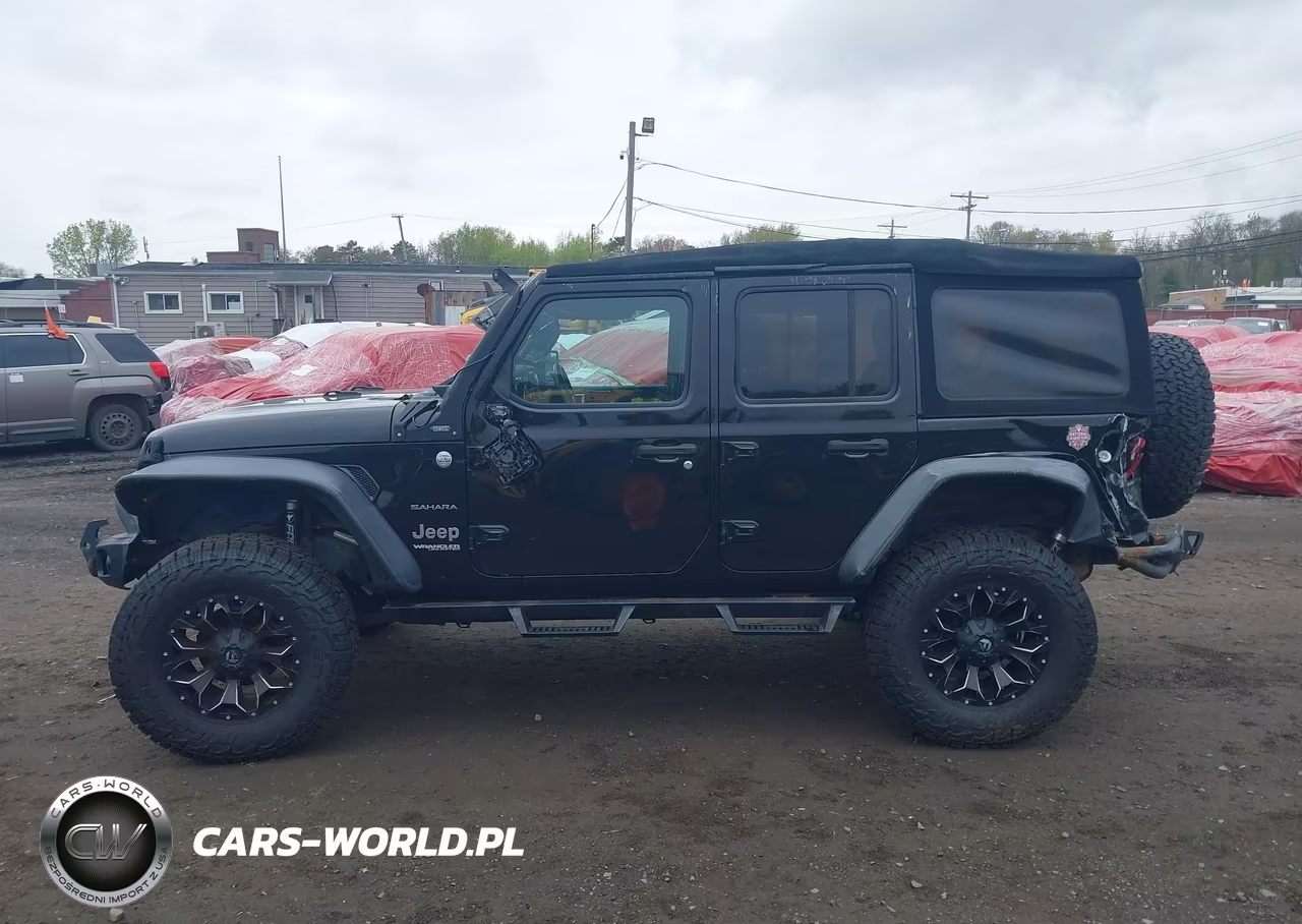 2018 Jeep Wrangler Unlimited Sahara 4X4 VIN:1C4HJXEG4JW231299 - 13
