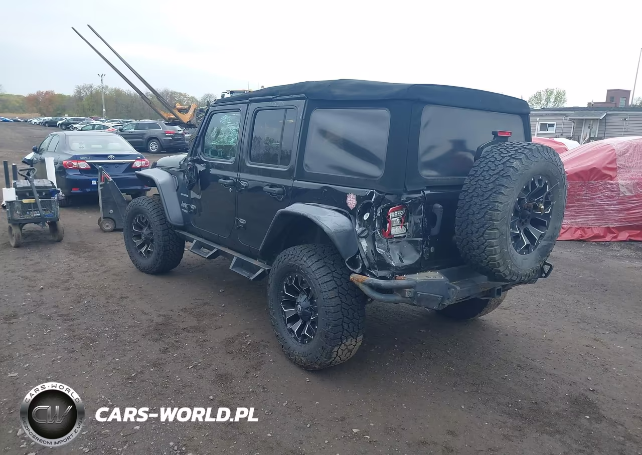2018 Jeep Wrangler Unlimited Sahara 4X4 VIN:1C4HJXEG4JW231299 - 3