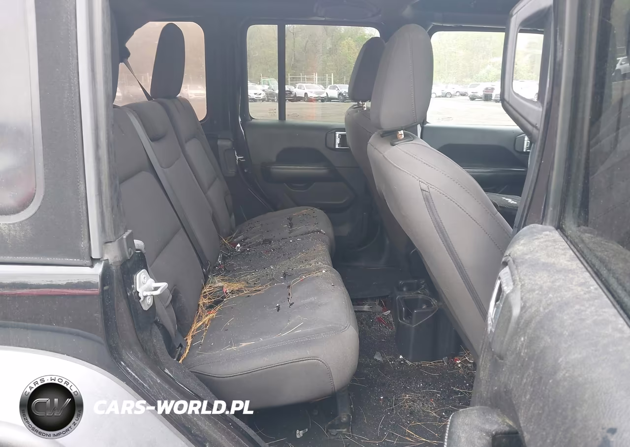 2018 Jeep Wrangler Unlimited Sahara 4X4 VIN:1C4HJXEG4JW231299 - 8