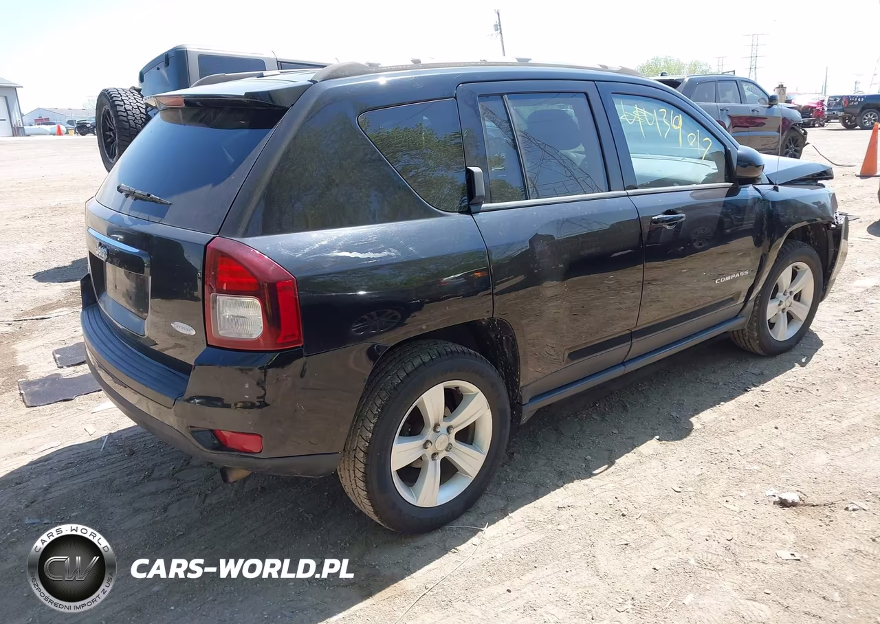 2017 Jeep Compass Latitude 4X4 VIN:1C4NJDEB5HD142711 - 4