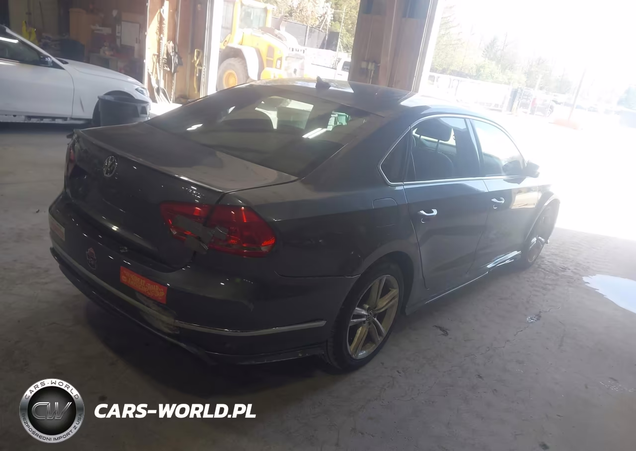 2015 Volkswagen Passat 3.6L V6 Sel Premium VIN:1VWCM7A34FC054800 - 4