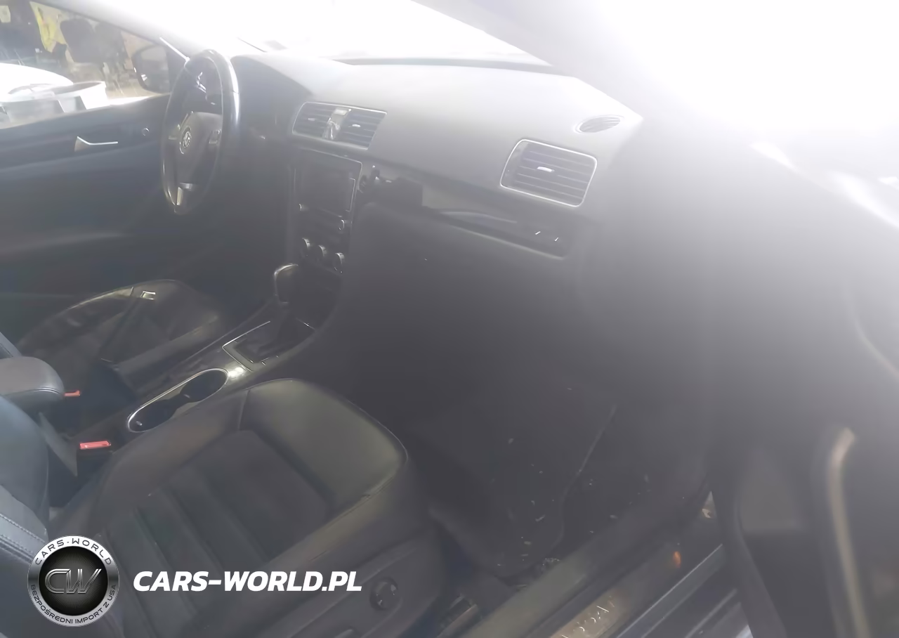 2015 Volkswagen Passat 3.6L V6 Sel Premium VIN:1VWCM7A34FC054800 - 5
