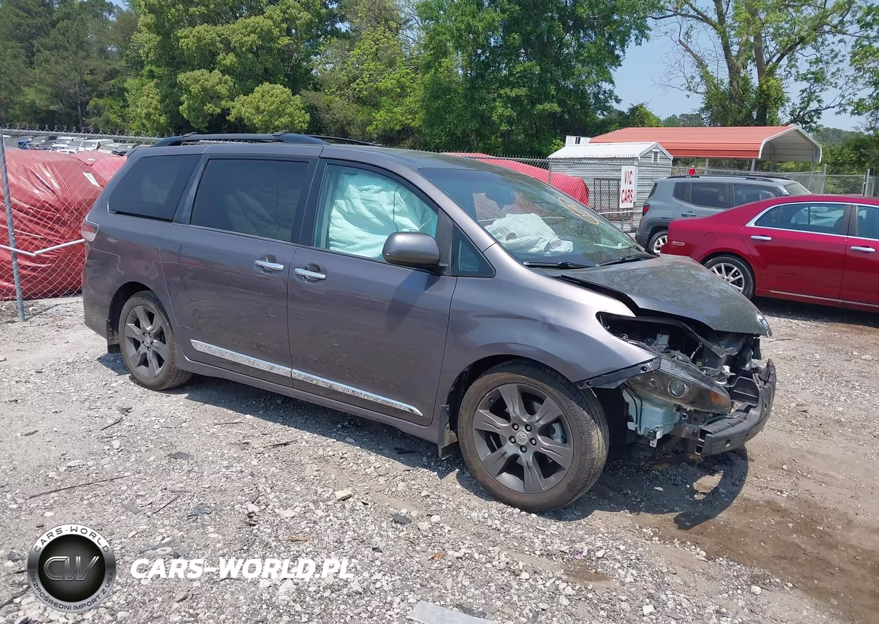2015 Toyota Sienna Se 8 Passenger
