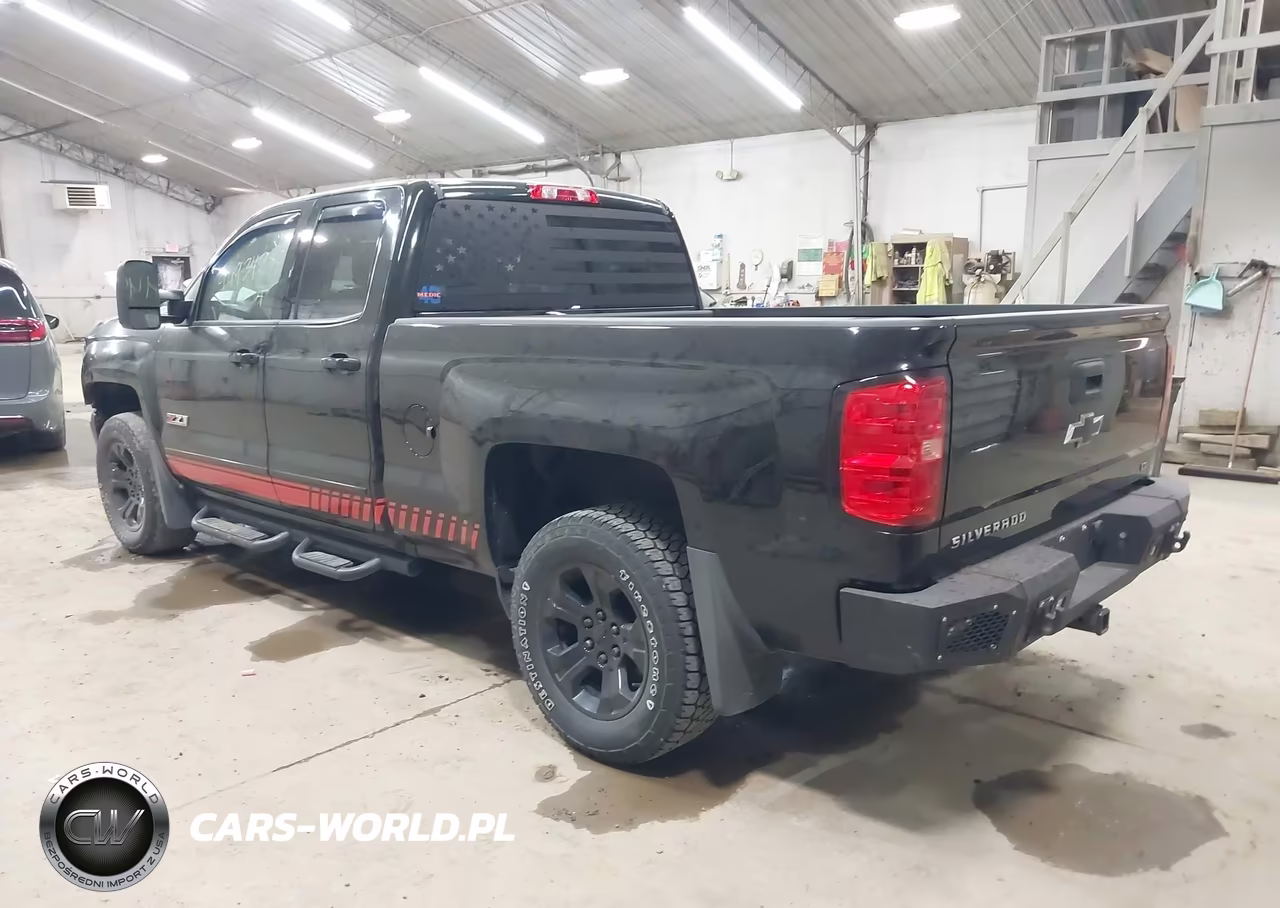 2018 Chevrolet Silverado 1500 2Lt VIN:1GCVKREC1JZ244938 - 3