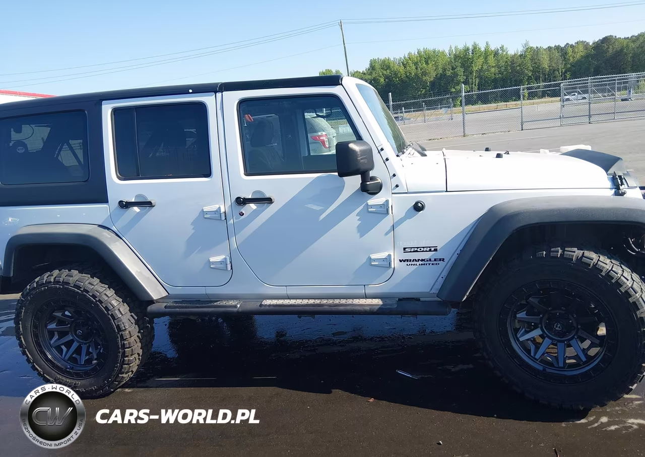 2014 Jeep Wrangler Unlimited Sport VIN:1C4HJWDG7EL139672 - 13