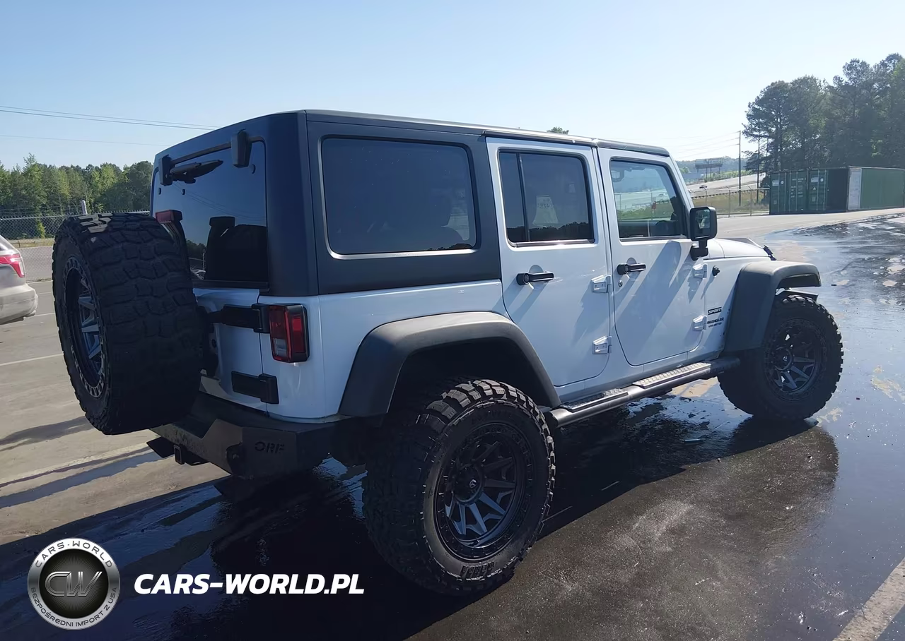 2014 Jeep Wrangler Unlimited Sport VIN:1C4HJWDG7EL139672 - 4