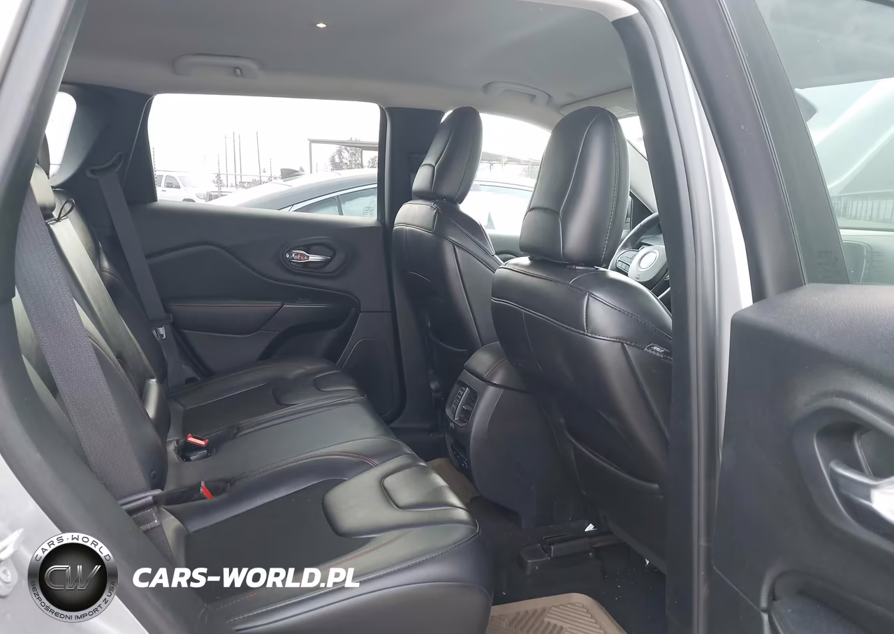 2019 Jeep Cherokee Trailhawk 4X4 VIN:1C4PJMBXXKD461733 - 8