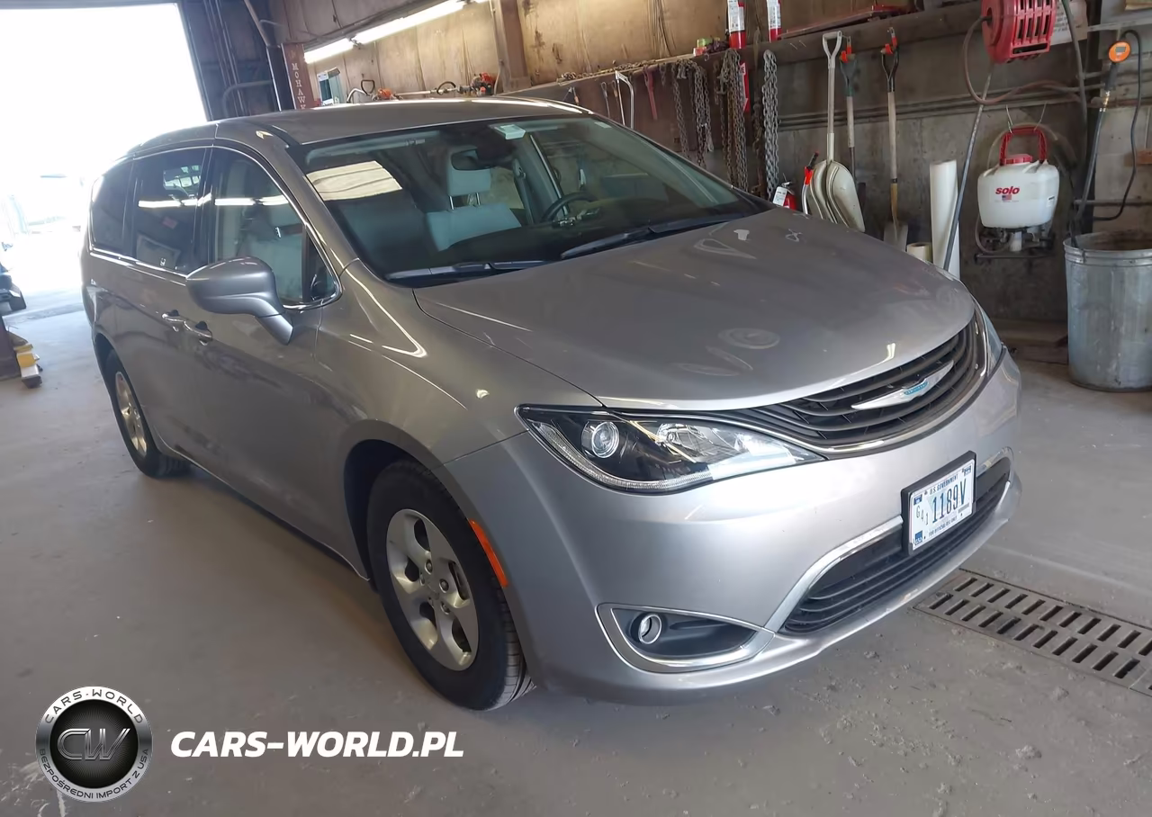2018 Chrysler Pacifica Hybrid Touring Plus