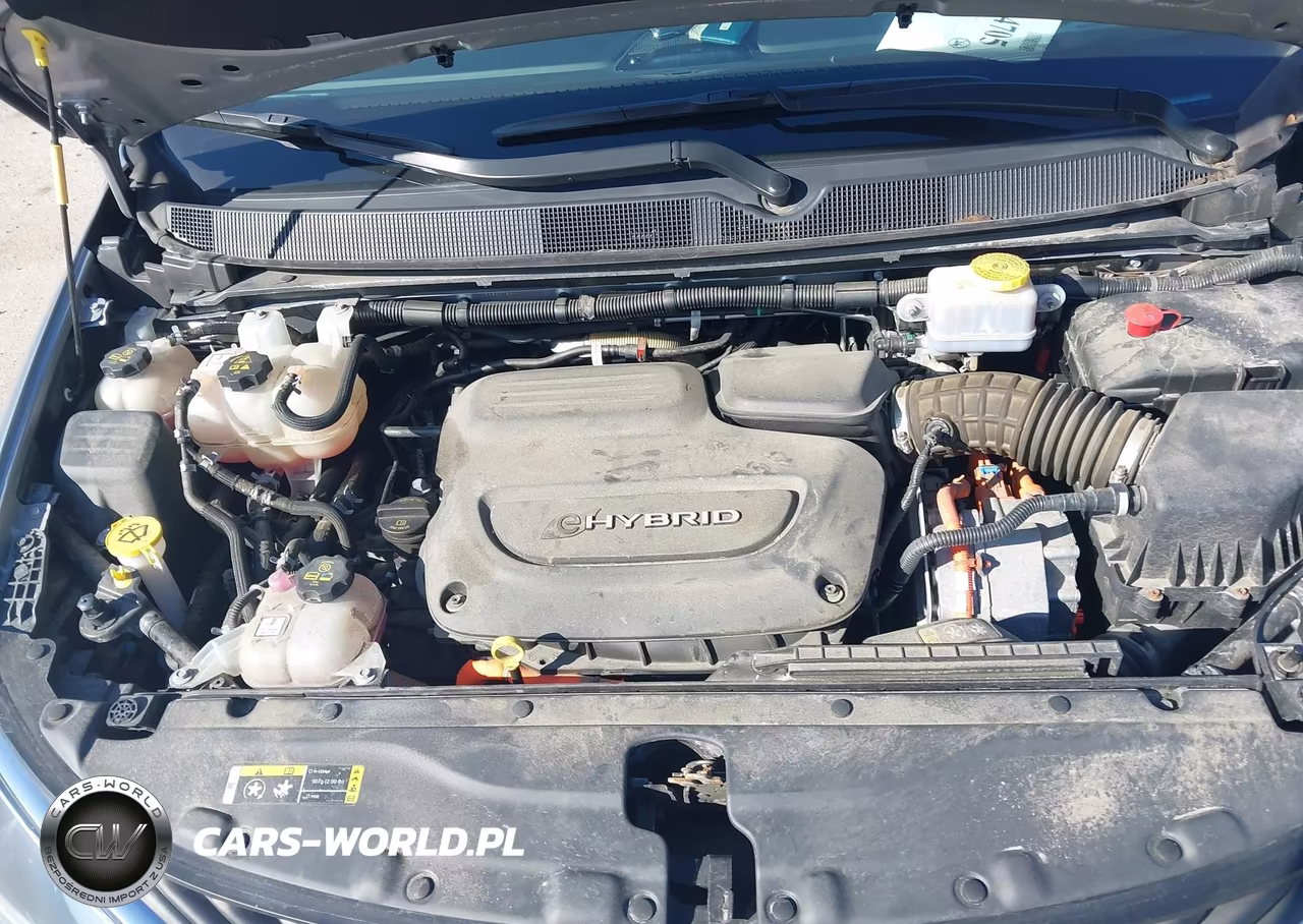 2018 Chrysler Pacifica Hybrid Touring Plus VIN:2C4RC1H7XJR311660 - 10