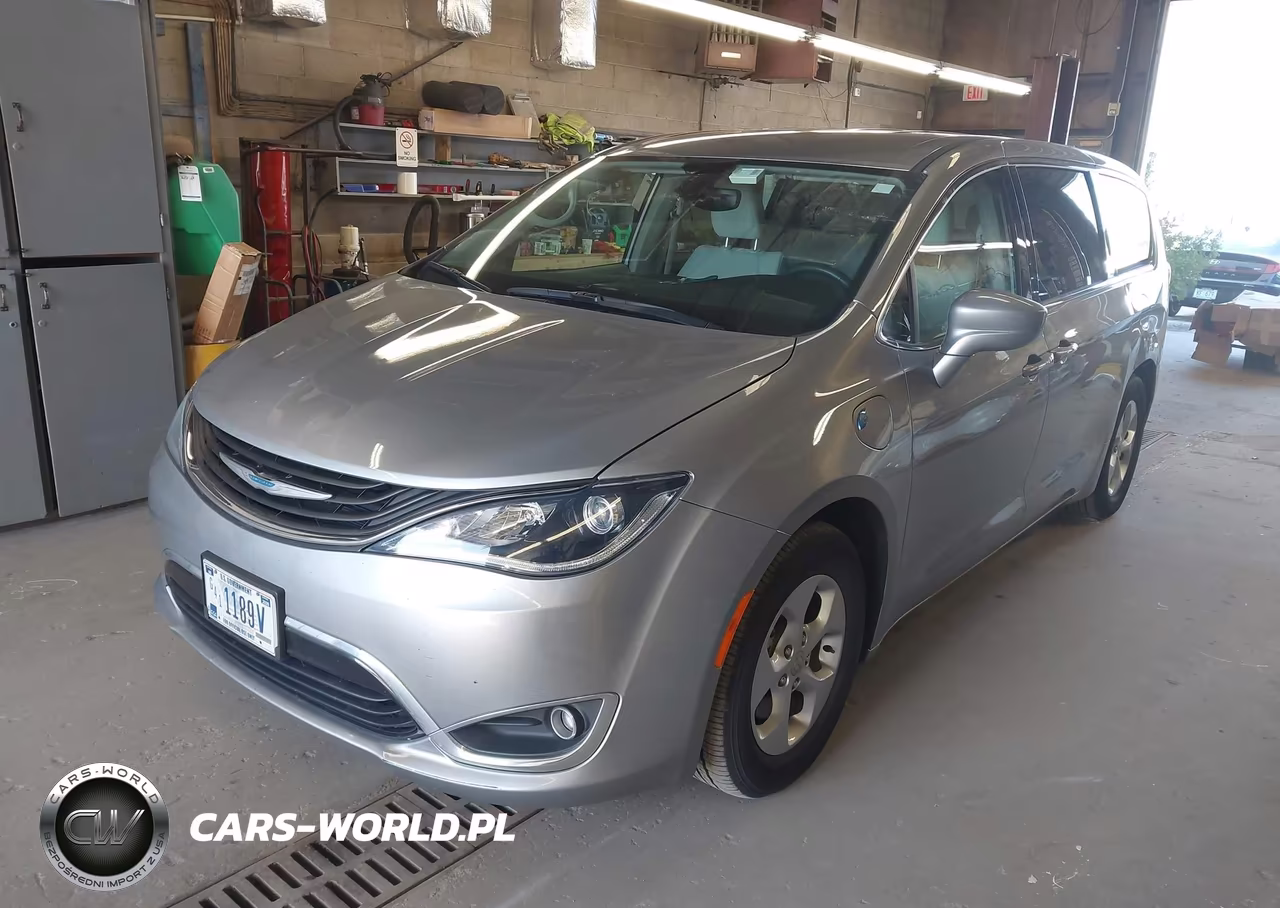 2018 Chrysler Pacifica Hybrid Touring Plus VIN:2C4RC1H7XJR311660 - 2