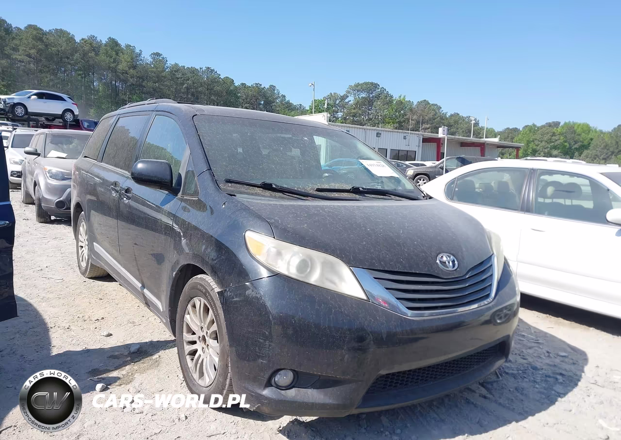 2013 Toyota Sienna Xle V6 8 Passenger