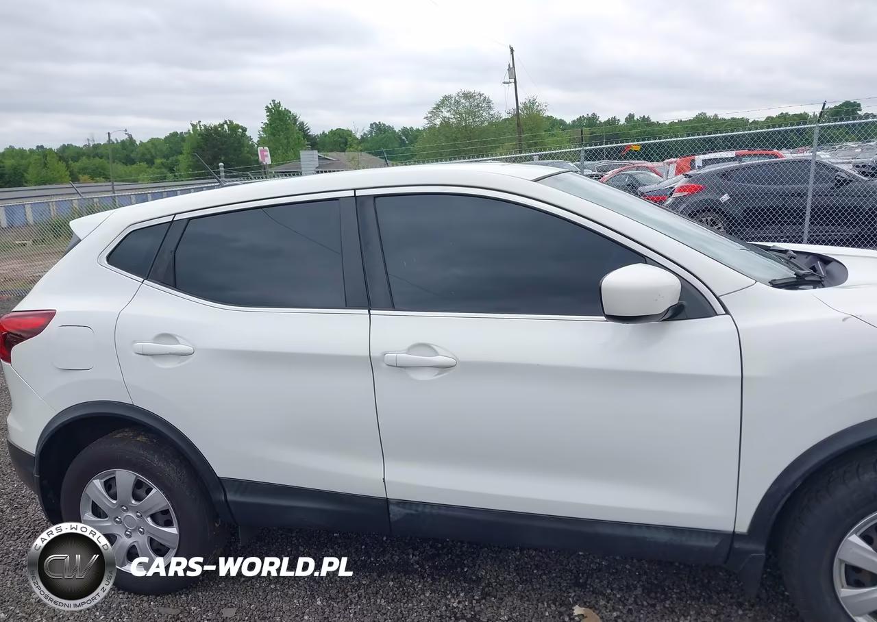 2018 Nissan Rogue Sport S VIN:JN1BJ1CP3JW190673 - 13