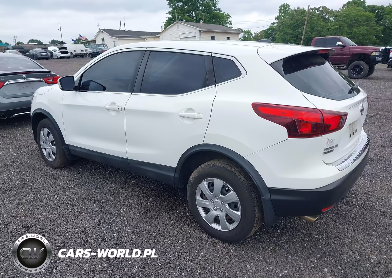 2018 Nissan Rogue Sport S VIN:JN1BJ1CP3JW190673 - 3