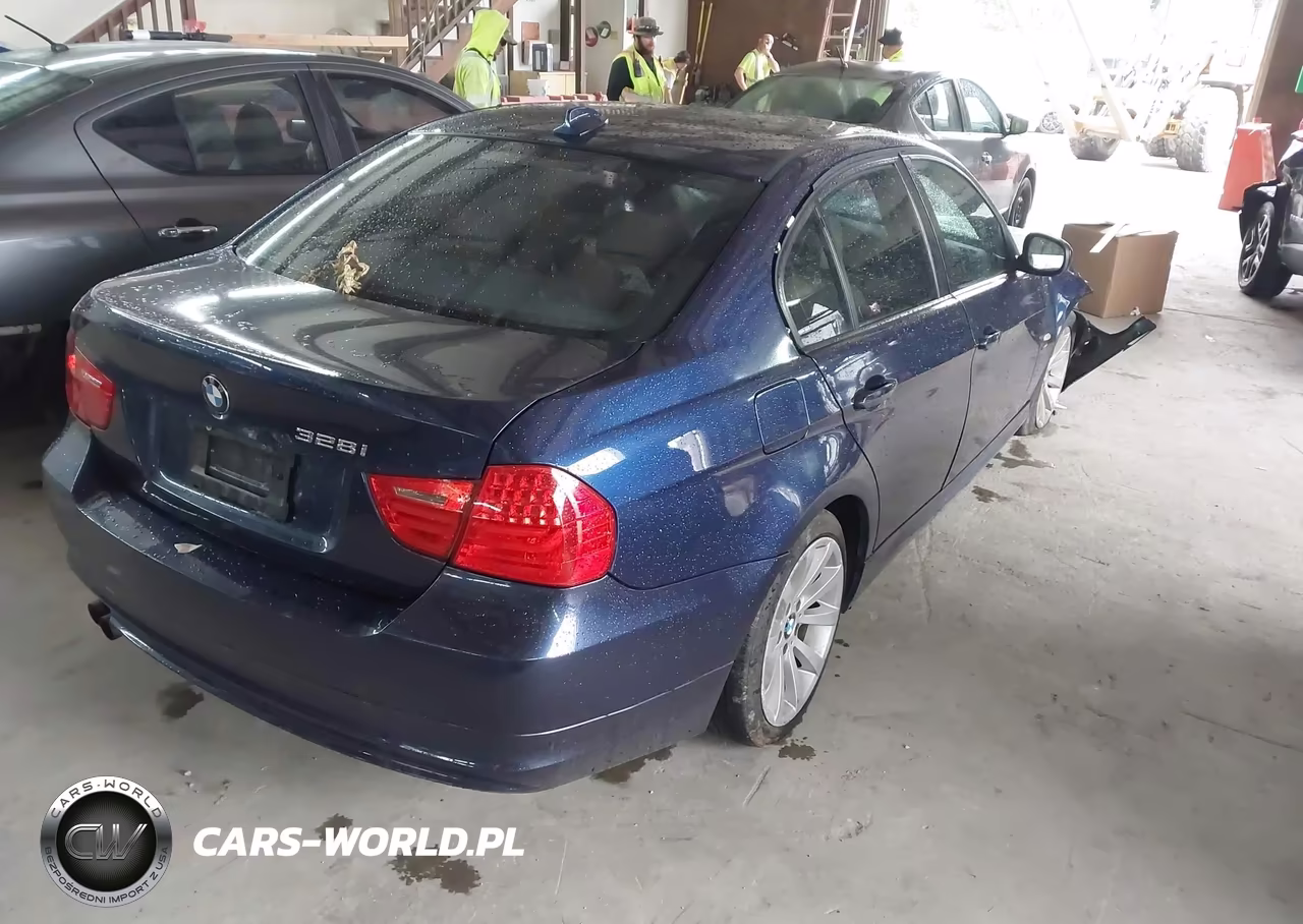 2011 BMW 328I xDrive VIN:WBAPK5G5XBNN81209 - 4