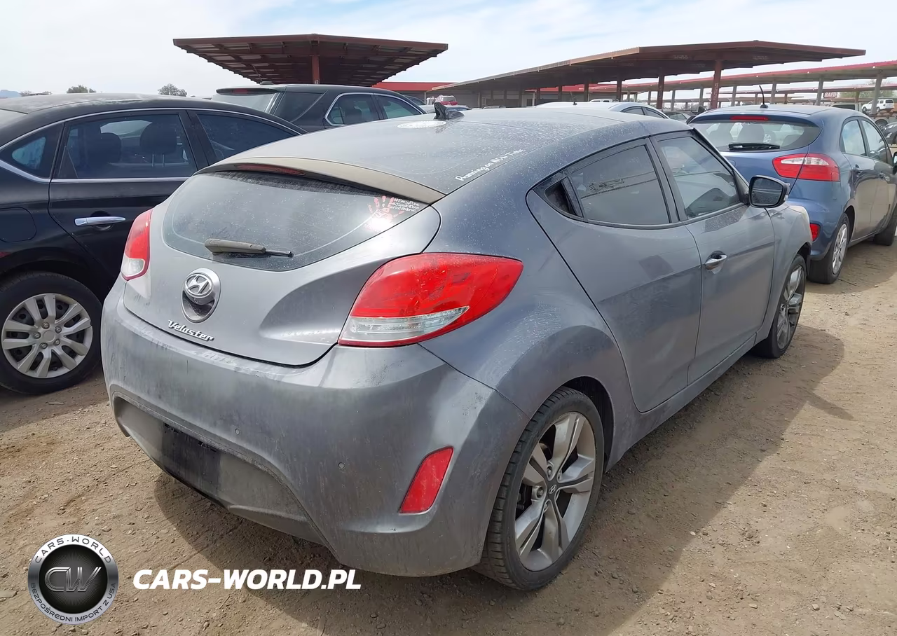 2013 Hyundai Veloster Base W-Black VIN:KMHTC6AD7DU157060 - 4