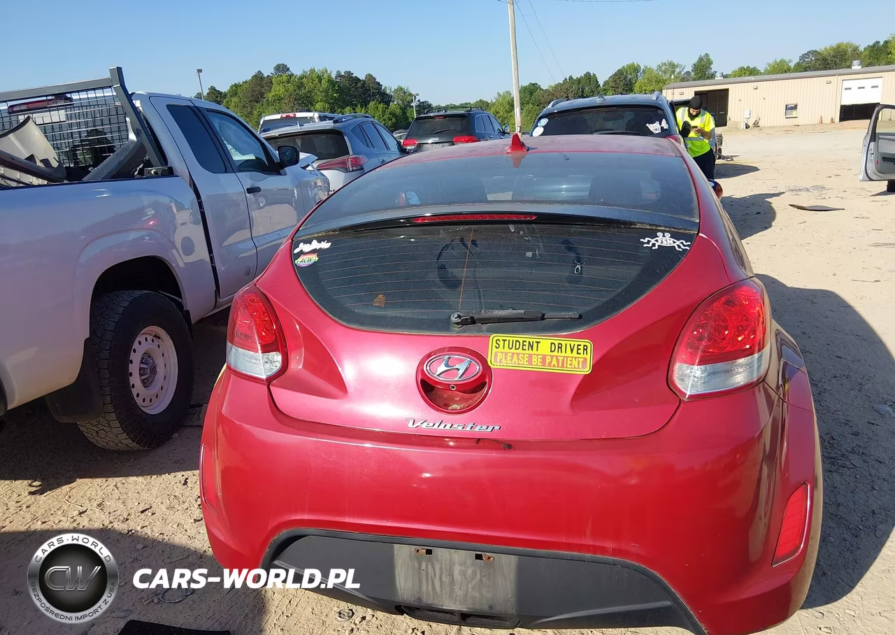 2016 Hyundai Veloster VIN:KMHTC6AD2GU266952 - 16