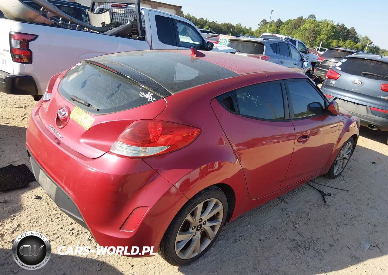 2016 Hyundai Veloster VIN:KMHTC6AD2GU266952 - 4
