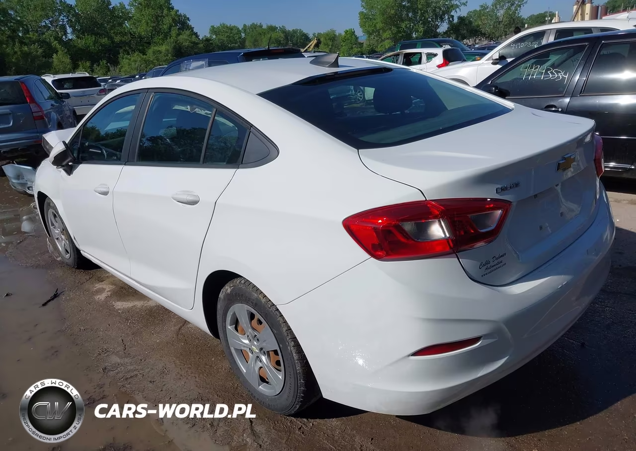 2018 Chevrolet Cruze Ls Auto VIN:1G1BC5SM7J7232366 - 3