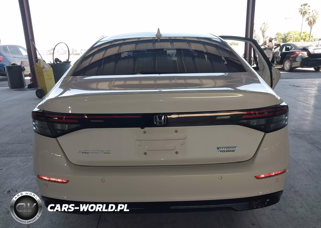 2023 Honda Accord Hybrid Touring VIN:1HGCY2F88PA027435 - 17