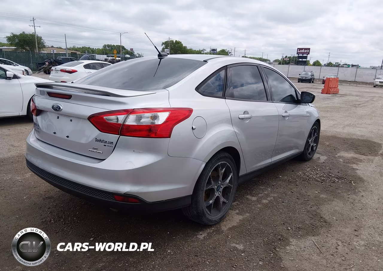 2014 Ford Focus Se VIN:1FADP3F20EL349047 - 4
