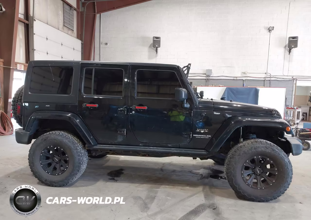 2016 Jeep Wrangler Unlimited Sahara VIN:1C4BJWEG8GL138246 - 14