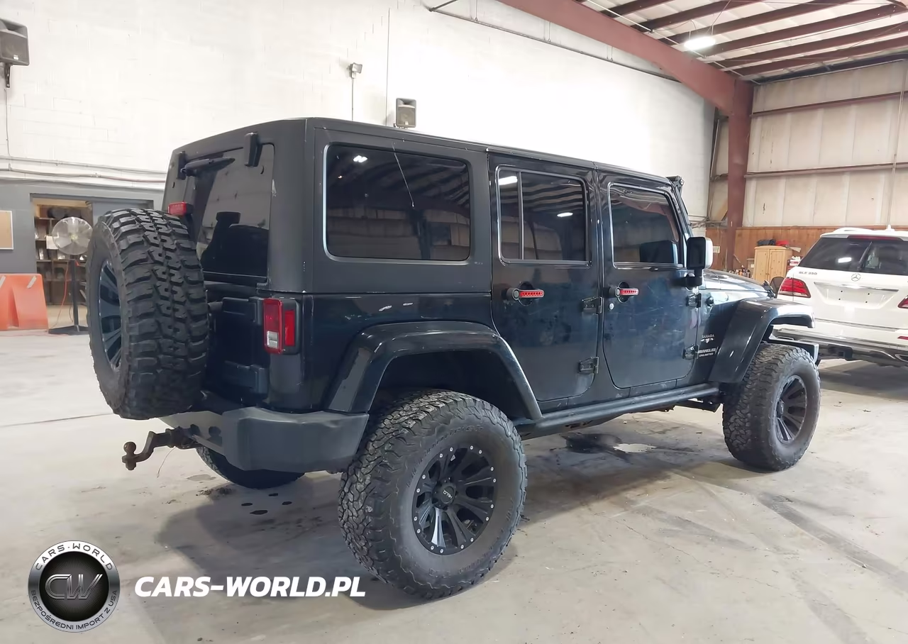 2016 Jeep Wrangler Unlimited Sahara VIN:1C4BJWEG8GL138246 - 4