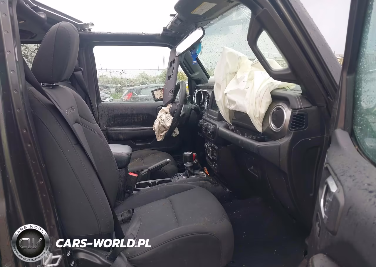 2019 Jeep Wrangler Unlimited Sahara 4X4 VIN:1C4HJXEG7KW568549 - 5