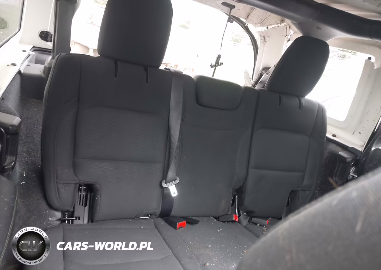 2019 Jeep Wrangler Unlimited Sahara 4X4 VIN:1C4HJXEG7KW568549 - 8