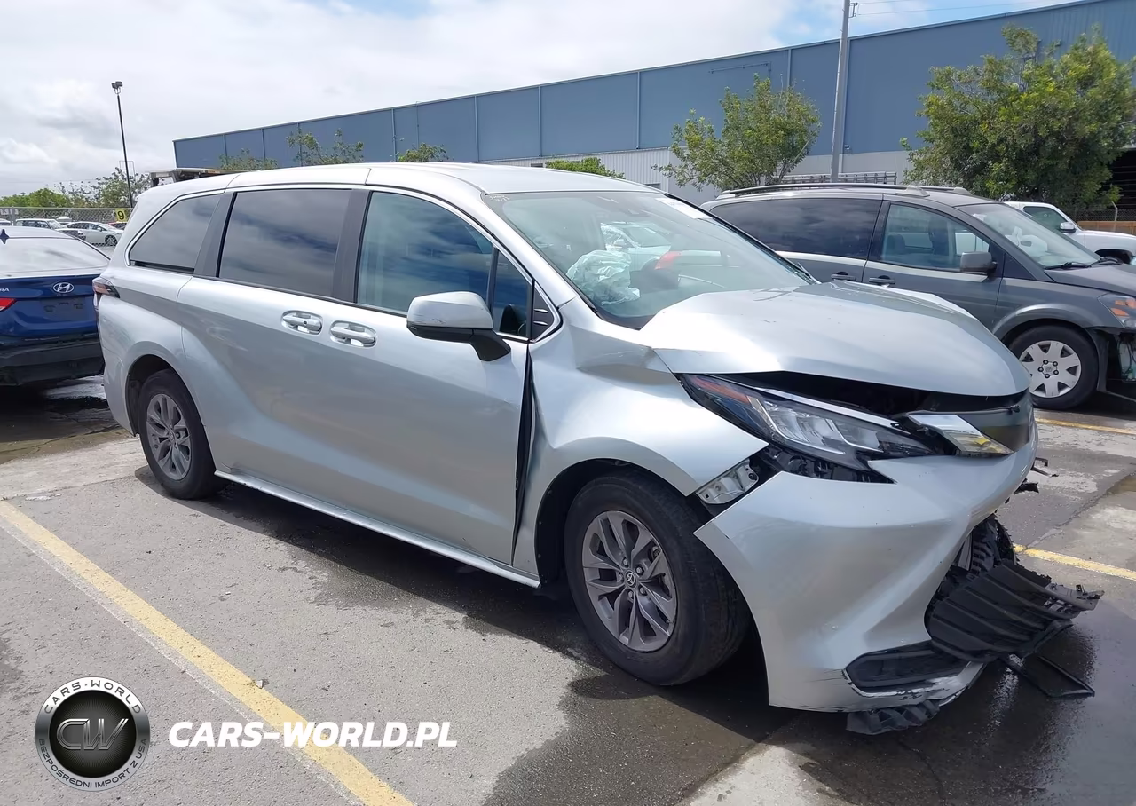 2023 Toyota Sienna Le